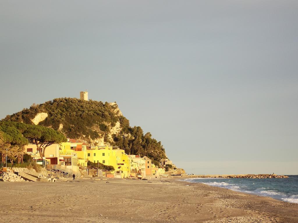 Villa Degli Ulivi B&B Finale Ligure Exterior photo