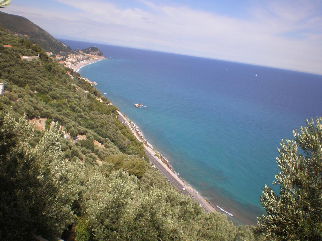 Villa Degli Ulivi B&B Finale Ligure Exterior photo
