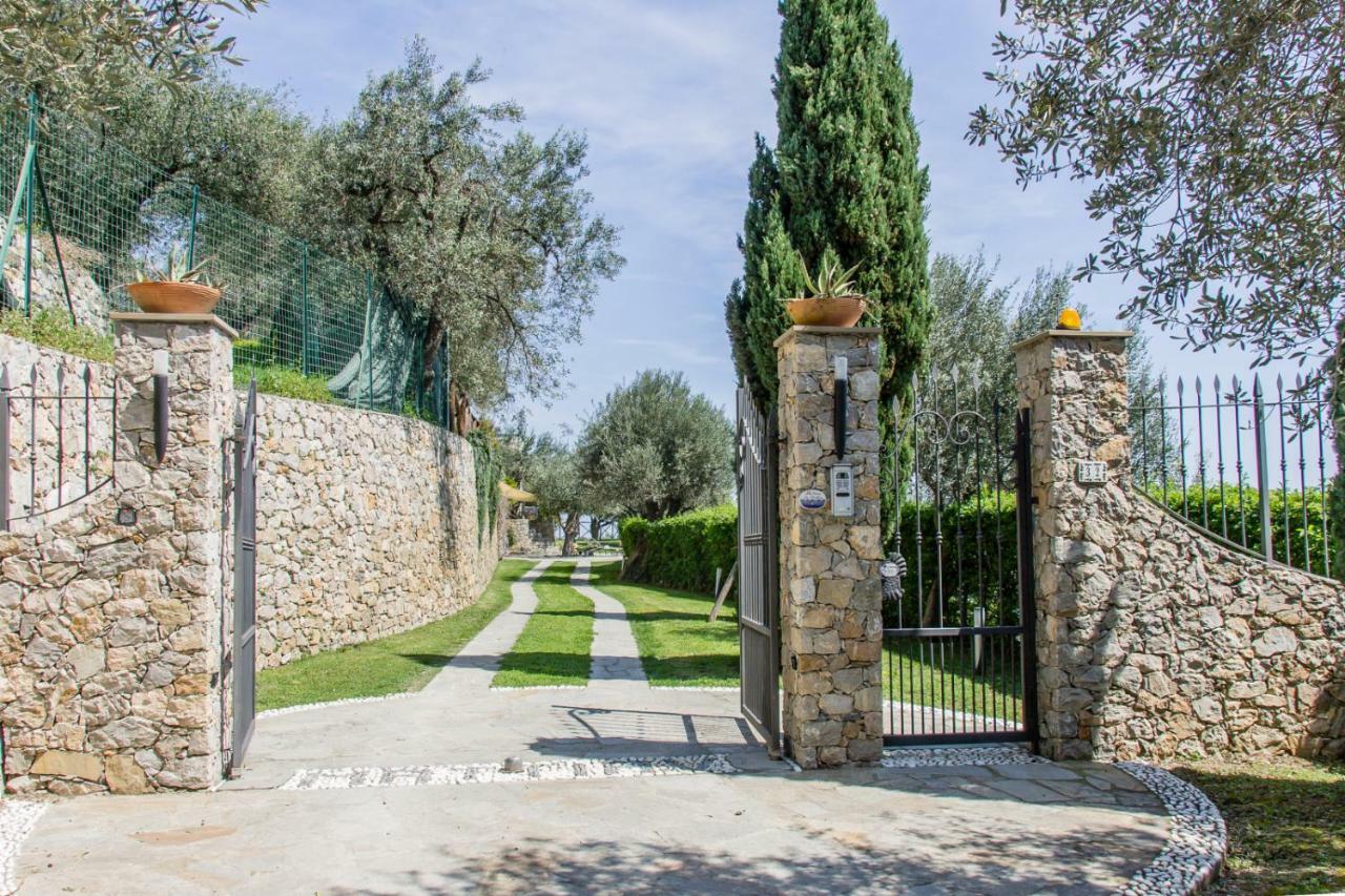 Villa Degli Ulivi B&B Finale Ligure Exterior photo